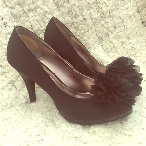 Adorable black heels